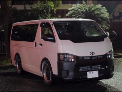 TOYOTA�@�n�C�G�[�X�@200�n�@�Ɂ@RECARO�i���J���j�@LX-F�@IL110H�@WH�@����