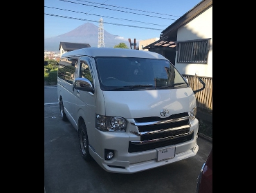 TOYOTA�@�n�C�G�[�X�@200�n�@4�^�@�Ɂ@RECARO�i���J���j�V�[�g����