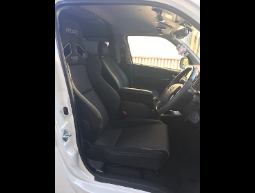 TOYOTA�@�n�C�G�[�X�@200�n�@4�^�@�Ɂ@