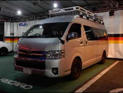 TOYOTA�@�n�C�G�[�X�@�Ɂ@RECARO�i���J���j�@SR-7F�@GK100�@BK/BL�@A/R�@����