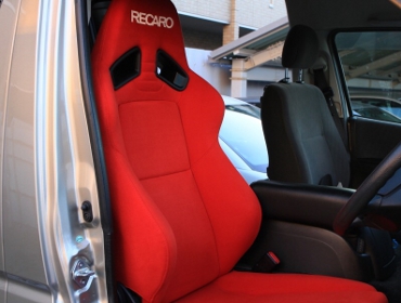 TOYOTA�@�n�C�G�[�X�@�X�[�p�[�����O�����ԁ@�Ɂ@RECARO�i���J���j�@SR-7F�@KK100�@RED�@����