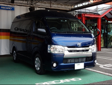 TOYOTA�@�n�C�G�[�X�@�Ɂ@RECARO�i���J���j�V�[�g����