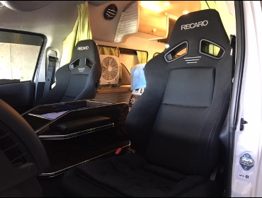 TOYOTA�@�n�C�G�[�X�@�L�����s���O�d�l�@�Ɂ@RECARO�i���J���j�@SR-7F�@GK100�@BK/BK�@�~2�r�@����