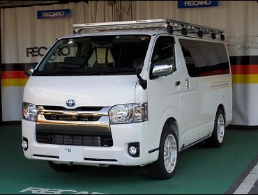 TOYOTA�@�n�C�G�[�X�@�Ɂ@RECARO�i���J���j�V�[�g����