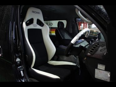 TOYOTA�@�n�C�G�[�X�@200�n�@�Ɂ@RECARO�i���J���j�@SR-7F�@Lassic�@���@�A�[�����X�g�t���@����