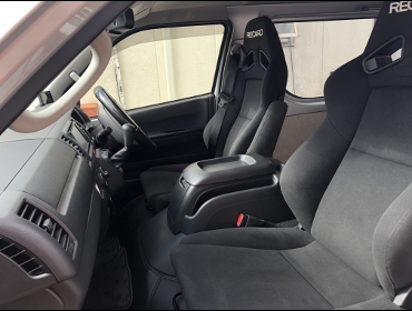 TOYOTA�@�n�C�G�[�X�@200�n�@4�^�@DX�@GL�@MT�ԁ@�t�����g3�l�|���@�Ɂ@RECARO�i���J���j�@SR-7F�@KK100�@BK�@�A�[�����X�g�t���@���@SR-7F�@KK100�@BK�@����