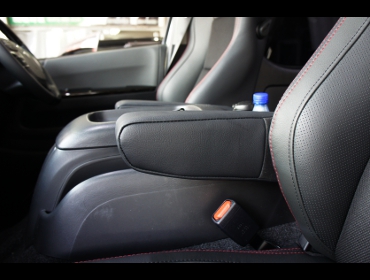 RECARO�i���J���V�[�g�j�@TOYOTA�@�n�C�G�[�X�@200�n�@5�^�f�B�[�[���@�Ɂ@���J���@SR-7F�@Lassic�@BK�@A/R�@�~2�r�@����