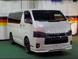 RECARO�i���J���V�[�g�j�@TOYOTA�@�n�C�G�[�X�@4�^�@�Ɂ@RECARO�i���J���j�@SR-7F�@Lassic�@RED�@�V�[�g�q�[�^�[�t���@����