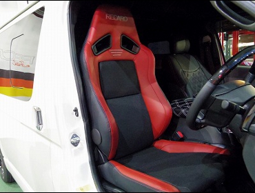 RECARO�i���J���V�[�g�j�@TOYOTA�@�n�C�G�[�X�@4�^�@�Ɂ@RECARO�i���J���j�@SR-7F�@Lassic�@RED�@�V�[�g�q�[�^�[�t���@����