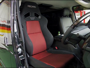 TOYOTA�@�n�C�G�[�X�@200�n�@4�^�@�Ɂ@RECARO�i���J���j�@SR-7F�@GK100�@BK/RED�@����