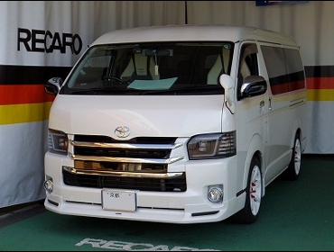 TOYOTA�@�n�C�G�[�X200�n�@4�^�@���C�h�~�h���@�Ɂ@RECARO�i���J���j�V�[�g����