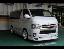 TOYOTA�@�n�C�G�[�X�@4�^�@KDH201�@2015�N�@�Ɂ@RECARO�i���J���j�@SR-7F�@Lassic�@BK�@A/R�^�C�v�@�~2�r�@����