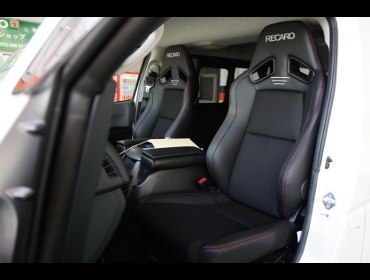 TOYOTA�@�n�C�G�[�X�@4�^�@KDH201�@2015�N�@�Ɂ@RECARO�i���J���j�@SR-7F�@Lassic�@BK�@A/R�^�C�v�@�~2�r�@����