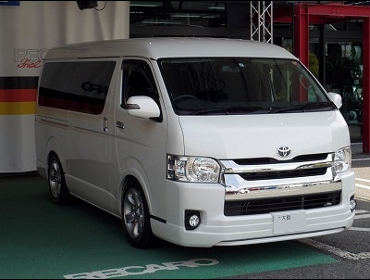 TOYOTA�@�n�C�G�[�X�@200�n�@�Ɂ@RECARO�i���J���j�V�[�g����