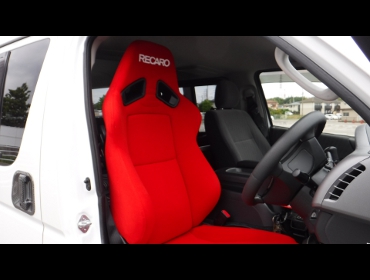 RECARO�i���J���V�[�g�j�@TOYOTA�@�n�C�G�[�X�@3�^�@�ŏI�^�@S-GL�i2013�N�j�@�Ɂ@���J���@SR-7F�@KK100�@RED�@����