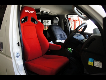 TOYOTA�@�n�C�G�[�X�@�X�[�p�[GL�@4�^�@�Ɂ@RECARO�i���J���j�@SR-7F�@KK100�@RED�@A/R�@����