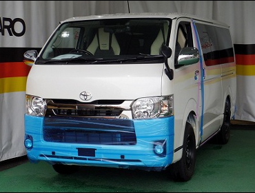 TOYOTA�@200�n�n�C�G�[�X5�^�@�i���[�@�f�B�[�[���ԁ@�Ɂ@RECARO�i���J���j�V�[�g����