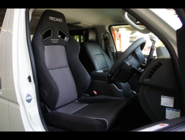 RECARO�i���J���V�[�g�j�@TOYOTA�@�n�C�G�[�X�@5�^�@�f�B�[�[���@�i���[�i2018�N�j�@�Ɂ@SR-7F�@GK100�@BK/SIL�iA/R�^�C�v�j�@����