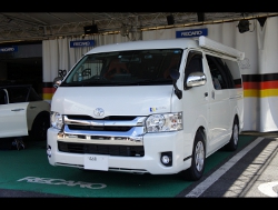 RECARO�i���J���V�[�g�j�@TOYOTA�@�n�C�G�[�X�@5�^�@���S��GL�@�L�����s���O�J�[�i2018�N�j�@�Ɂ@���J���@SR-7F�@Lassic�@RED�@�A�[�����X�g�t���@�~2�r�@����