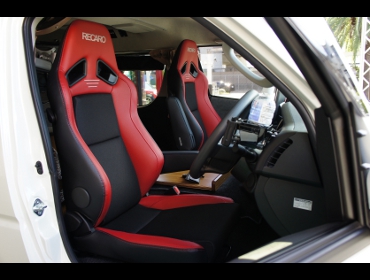 RECARO�i���J���V�[�g�j�@TOYOTA�@�n�C�G�[�X�@5�^�@���S��GL�@�L�����s���O�J�[�i2018�N�j�@�Ɂ@���J���@SR-7F�@Lassic�@RED�@�A�[�����X�g�t���@�~2�r�@����