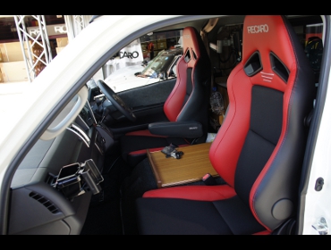 RECARO�i���J���V�[�g�j�@TOYOTA�@�n�C�G�[�X�@5�^�@���S��GL�@�L�����s���O�J�[�i2018�N�j�@�Ɂ@���J���@SR-7F�@Lassic�@RED�@�A�[�����X�g�t���@�~2�r�@����