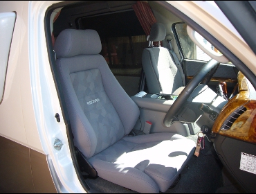 RECARO�i���J���V�[�g�j�@TOYOTA�@���W�A�X�G�[�X�@�X�[�p�[�����O�@TRH221�@�L�����s���O�d�l�@�Ɂ@RECARO�i���J���j�@�G���S���hMV�@�O���C�@����