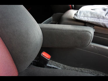 TOYOTA�@�n�C�G�[�X�@�Ɂ@RECARO�i���J���j�@SR-7F GK100�@BK/RED�@�A�[�����X�g�t���@����