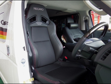 RECARO�i���J���V�[�g�j�@TOYOTA�@�n�C�G�[�X�@4�^�@4WD�@�Ɂ@RECARO�i���J���j�@SR-7F�@Lassic BK�@����