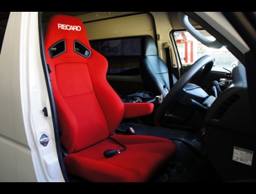 TOYOTA�@�n�C�G�[�X�@DX�@���C�h�@�Ɂ@RECARO�i���J���j�@SR-7F�@KK100�@RED�@�A�[�����X�g�t���@����