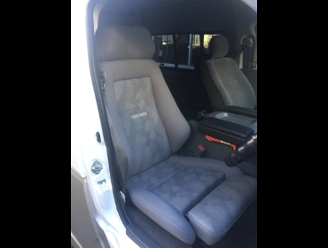 TOYOTA�@200�n�n�C�G�[�X�@�O�����h�L���r���@�Ɂ@RECARO�i���J���j�@�G���S���hMV�@�O���C�@���@3��ځ@�G���S���hMV�@�O���C�@�A�[�����X�g�t���@����