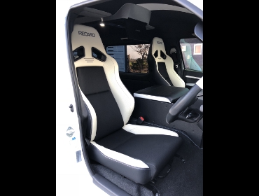 RECARO�i���J���V�[�g�j�@TOYOTA�@�n�C�G�[�X�@200�n�@�Ɂ@RECARO�i���J���j�@SR-7F�@Lassic �z���C�g�@�V�[�g�q�[�^�[�t���@�~���E�@����