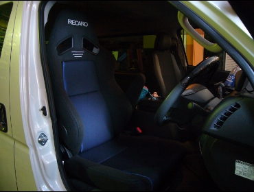 RECARO�i���J���V�[�g�j�@TOYOTA�@200�n�n�C�G�[�X�@4�^�@TRH216K�@�Ɂ@RECARO�i���J���j�@SR-7F�@GK100�@BK/BL�iA/R�j�@����