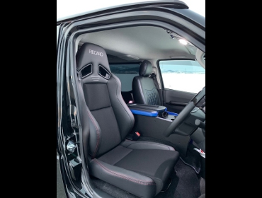 RECARO�i���J���V�[�g�j�@TOYOTA�@�n�C�G�[�X�@5�^�@�f�B�[�[���@�i���[�{�f�B�@�Ɂ@RECARO�i���J���j�@SR-7F�@Lassic�@BK�iA/R�^�C�v�j�@����