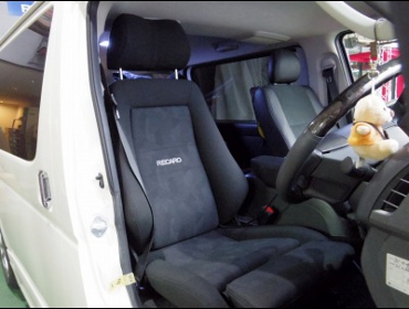 RECARO�i���J���V�[�g�j�@TOYOTA�@�n�C�G�[�X�@200�n�@5�^�@�Ɂ@RECARO�i���J���j�@�G���S���hMV�@BK�@����