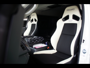 RECARO�i���J���V�[�g�j�@TOYOTA�@�n�C�G�[�X�@5�^�@���C�h�@�Ɂ@RECARO�i���J���j�@SR-7F�@Lassic�@���iA/R�^�C�v�j�@�~���E�@����