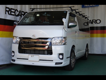 TOYOTA�@�n�C�G�[�X�i2019�N�j�@�Ɂ@RECARO�i���J���j�@SR-7F�@Lassic�@RED�@�A�[�����X�g�t���@����