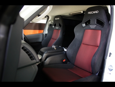 TOYOTA�@�n�C�G�[�X�@4�^�@�K�\�����@200�n�i2018�N�j�@�Ɂ@RECARO�i���J���j�@SR-7F�@GK100�@BK/RED�@�~���E�@����