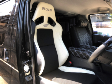 TOYOTA�@200�n�n�C�G�[�X�@�Ɂ@RECARO�i���J���j�@SR-7F�@Lassic�@���@����