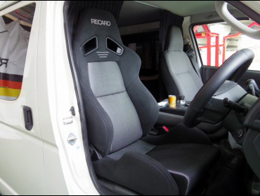 TOYOTA�@�n�C�G�[�X�@4�^�i2015�N�j�@�Ɂ@RECARO�i���J���j�@SR-7�@GK100�@BK/SIL�@�V�[�g�q�[�^�[�t���@����