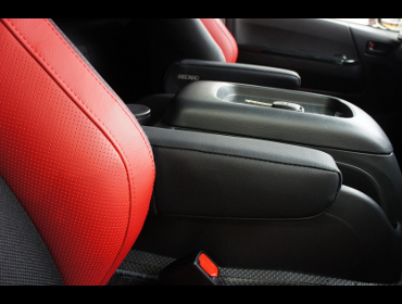 TOYOTA�@�n�C�G�[�X�@DX�@�X�[�p�[�����O�@�Ɂ@RECARO�i���J���j�@SR-7F�@Lassic�@RED�@�A�[�����X�g�t���@�~���E�@����