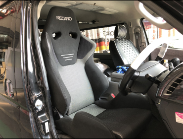 TOYOTA�@�n�C�G�[�X200�n�i2008�N�j�@�Ɂ@RECARO�i���J���j�@SR-6�@GK100S�@BK/SIL�@����