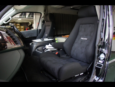 TOYOTA�@�n�C�G�[�X�@200�n�@5�^���C�h�@�Ɂ@RECARO�i���J���j�@�G���S���hMV�@BK�@���@�G���S���hD�@BK�@����