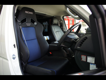 TOYOTA�@�n�C�G�[�X�@KDH206�i2018�N�j�@�Ɂ@RECARO�i���J���j�@SR-7F�@GK100�@BK/�u���[�@�A�[�����X�g�t���@����