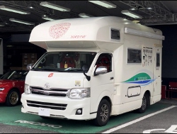 TOYOTA�@�n�C�G�[�X�@200�n�@3�^�@�L�����s���O�@�Ɂ@RECARO�i���J���j�@SR-7F�@KK100�@RED�@�~���E�@����