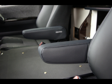 TOYOTA�@�n�C�G�[�X�@TRH219W���i2018�N�j�@�Ɂ@RECARO�i���J���j�@LX-F�@IL110H�@BK�@�A�[�����X�g�t���@�~���E�@����