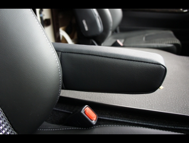 TOYOTA�@�n�C�G�[�X�@TRH219W���i2018�N�j�@�Ɂ@RECARO�i���J���j�@LX-F�@IL110H�@BK�@�A�[�����X�g�t���@�~���E�@����