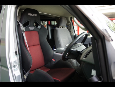 TOYOTA�@200�n�n�C�G�[�X�@�Ɂ@RECARO�i���J���j�@SR-7�@GK100�@BK/RED�@����