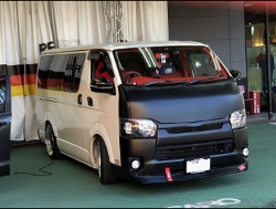 TOYOTA�@�n�C�G�[�X�@TRH200V�i2008�N�j�@�Ɂ@RECARO�i���J���j�@SR-7F�@KK100�@RED�@����