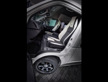 TOYOTA�@�n�C�G�[�X�@�Ɂ@RECARO�i���J���j�@LX-F�@IL110H�@���@�~���E�@����