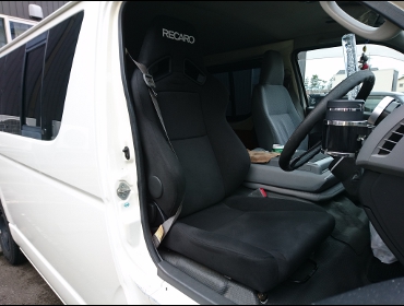 TOYOTA�@200�n�n�C�G�[�X�@�Ɂ@RECARO�i���J���j�@SR-7F�@KK100�@BK�@A/R�@����